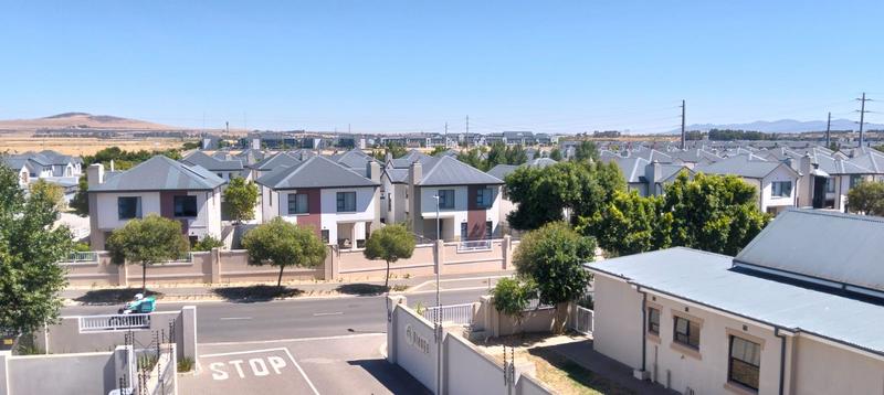 To Let 2 Bedroom Property for Rent in Buhrein Western Cape